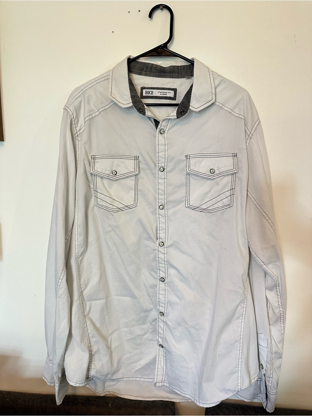 BKE Men's White Long-Sleeve Button-Down Shirt with Contrast Collar